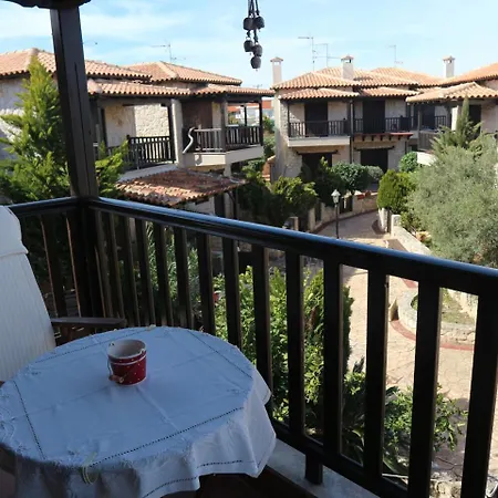 Vakantiehuis Stone-built Maisonette In *