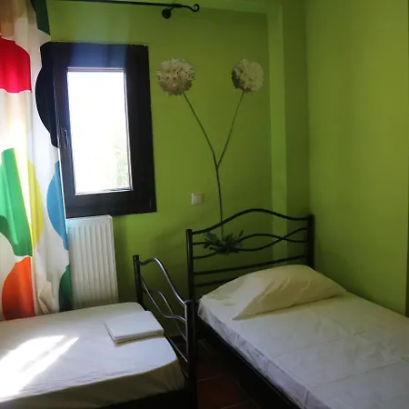 Dom wakacyjny Stone-built Maisonette In