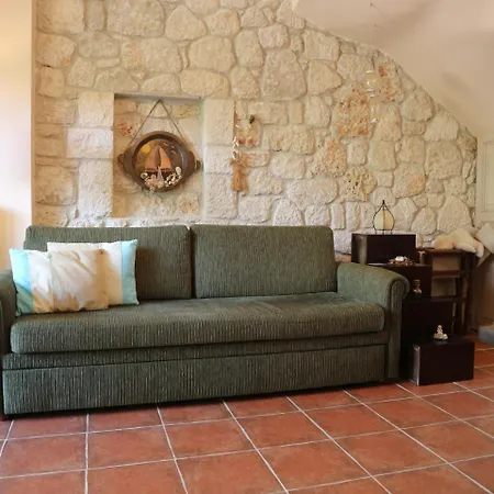 Stone-built Maisonette In *